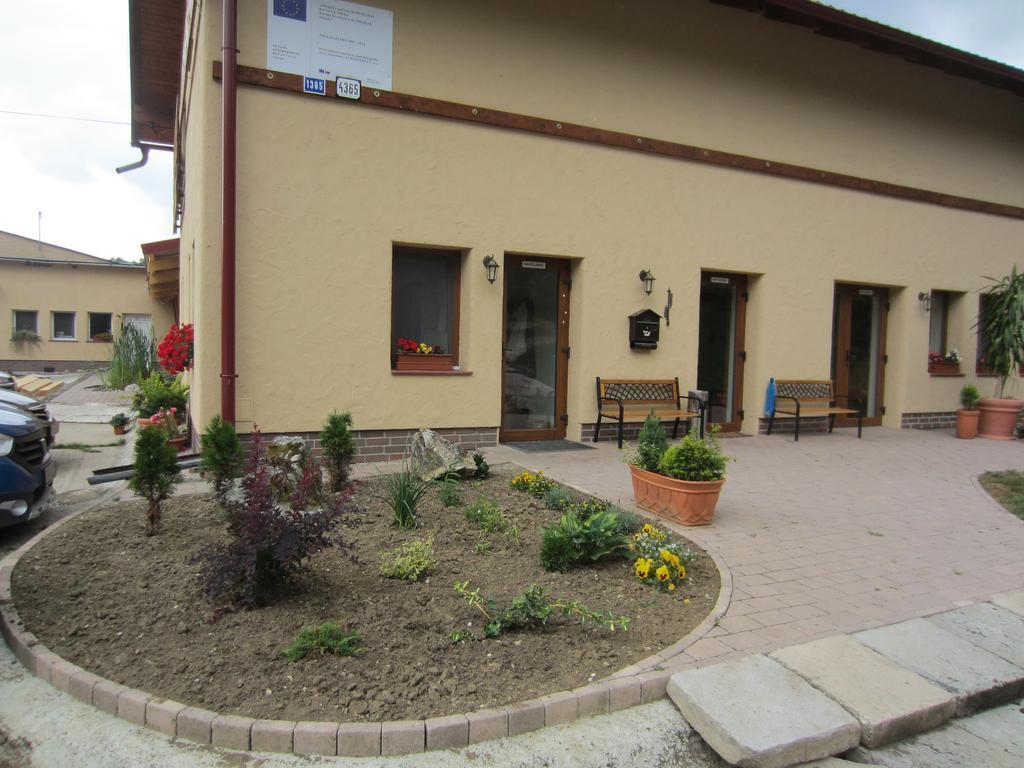 Hotel Penzion Drienovkou à Považská Bystrica Extérieur photo