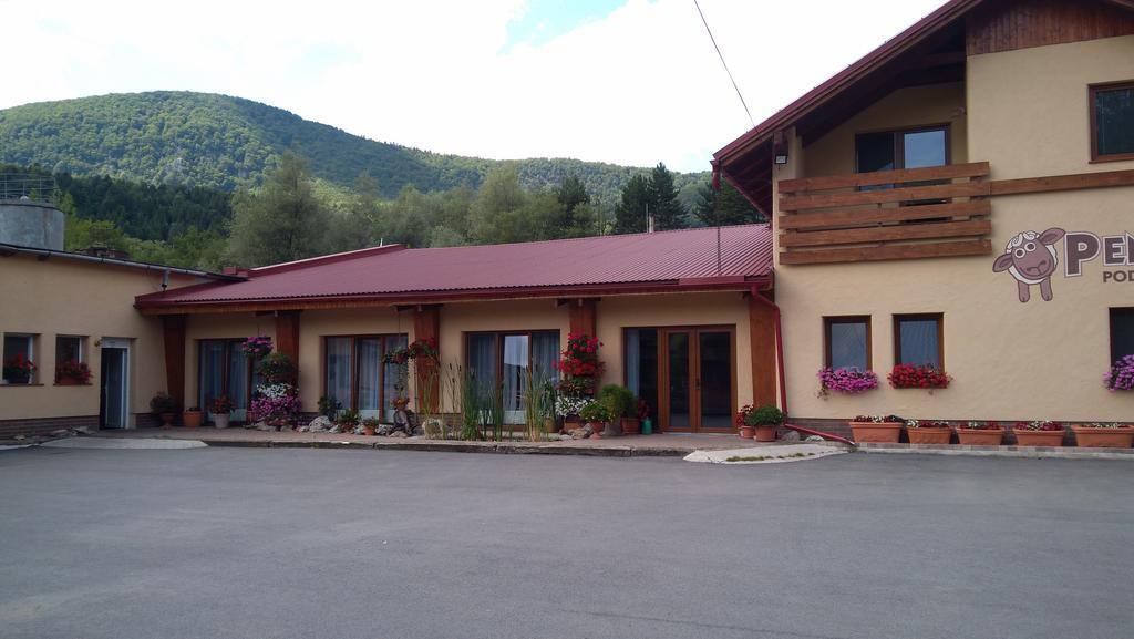 Hotel Penzion Drienovkou à Považská Bystrica Extérieur photo